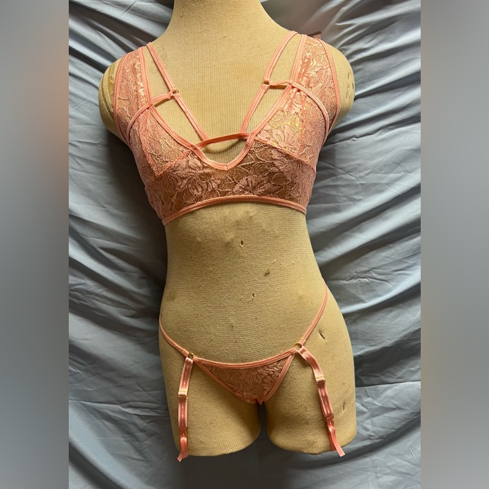 Elegant Lace Bralette and Panty Set with Stockings- Pinky Peach